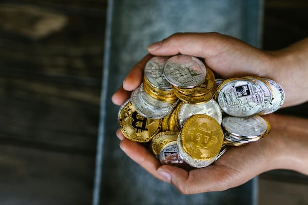 利率前瞻：三湘银行1.95%三年期下调，黄金何去何从